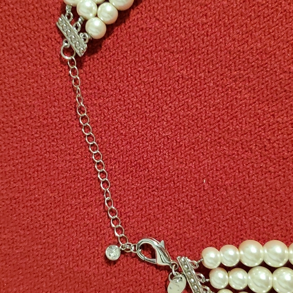 White faux pearl and rhinestone 3 strand floral statement necklace Wedding Prom - Picture 3 of 9